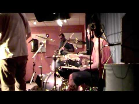 Frastuono Live @ Impruneta 220411 - 10 - Male Inguaribile