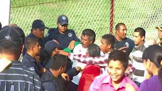 preview picture of video 'POLICIA MUNICIPAL DE YAUTEPEC ENCAÑONA A CIVIL'