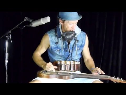 Juzzie Smith - Be Love - Live with Wazinator stompbox
Juzzie Smith - Be Love - Live with Wazinator stompbox