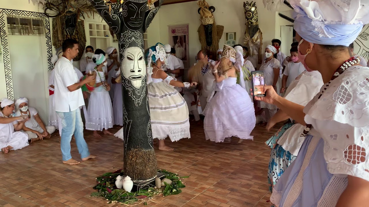 Saída de Oyá Guerê(Geerè)  e Oyá Bale