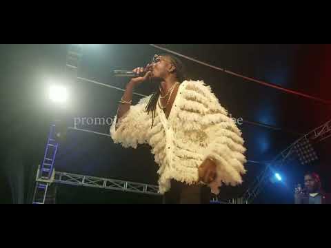 Ziza bafana pomini pomini live music?