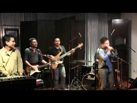 Sandhy Sondoro ft Indra Lesmana - Aku Ingin @ Mostly Jazz 16/09/12 [HD]