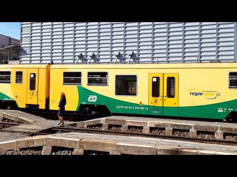 814 (regionova) a 010 (motorový vúz) odjíždí tě stanice Dobříš 9.5 2021