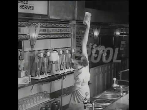 Viva le Donne!! Barmaid behind the bar 1948