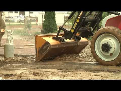 Unwetter über Niederbayern -- „Land unter" auf Bauernhof in Oberschneiding!