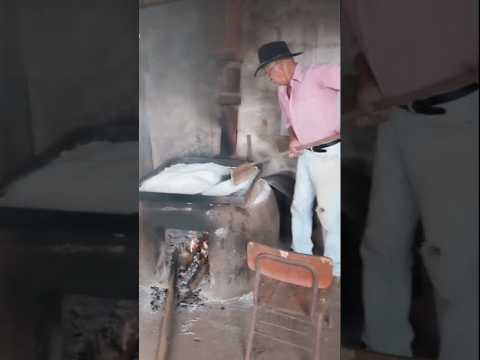 Corumba de Goiás,  torrando farinha #roça  #farinha #receitafacies