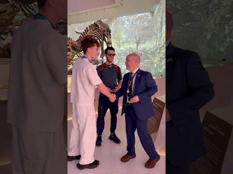 Поканиха ни на разкопки за ДИНОЗАВРИ🦖🪏👷🏻‍♂️#nhm_abudhabi #abudhabi