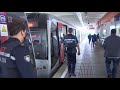 Volgens boa Henk houden jongeren zich vaker niet aan de mondkapjesregel