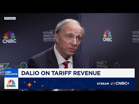 Bridgewater founder Ray Dalio: Market is showing signs of a bubble