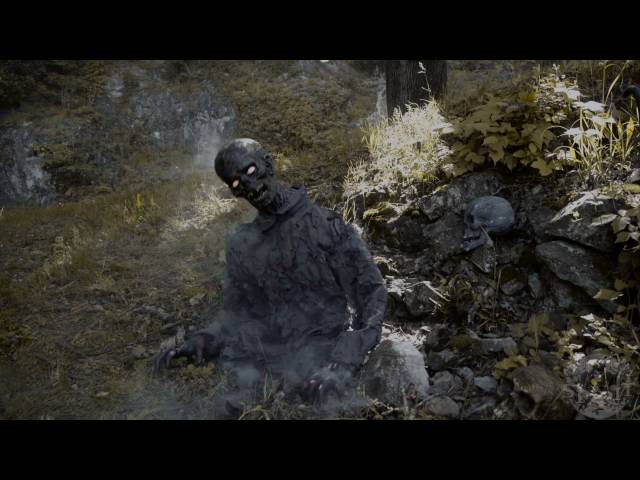 Vídeo relacionado con fkngcp Halloween Animatronics Tombras de Halloween con Zombie de caída Ascendente con Ojos Rojos y espeluznantes Accesorios espeluznantes de Voz para la decoración de la casa embrujada Animatronics