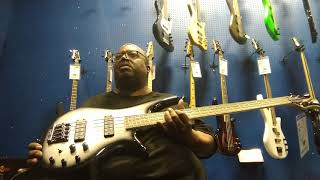 Video thumbnail for JACKSON Spectra JS3 Bass - maxproud by maxproud