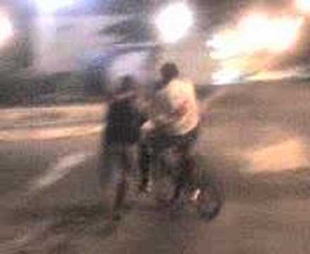 jaiminho(choco) andando de bicicleta