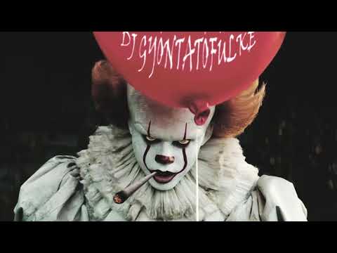 Gyóntatófülke - Egy kedves bohóc zaklatja a templom egereit