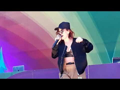 Alexia chante les principaux tubes de Ice MC @ 90's Forever Outdoor 2019