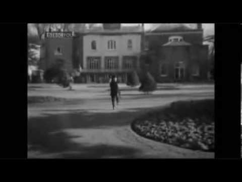 Do not walk on the grass - The frost report