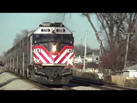 Metra 179 leads outbound flying through Hometown