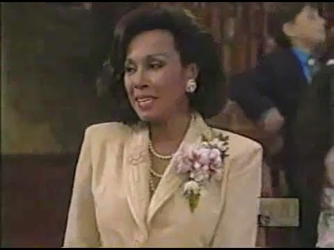 A Different World: 5x25 - Whitley's mother greets the guests