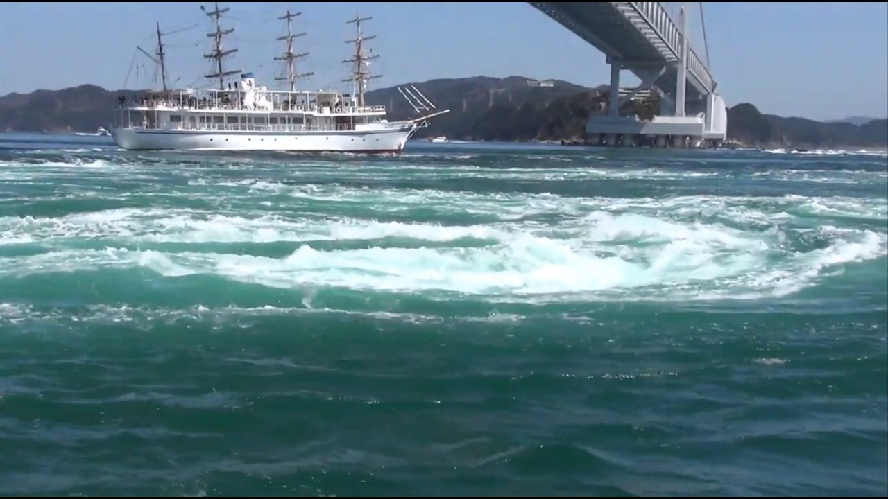 潮の流れが速い時の鳴門海峡の渦潮（抜粋）