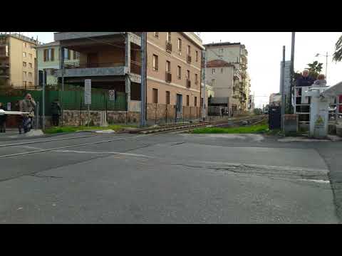 E 444 016 corre con l'EC thello a loano