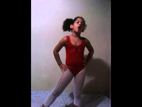 Layanne beijo no ombro