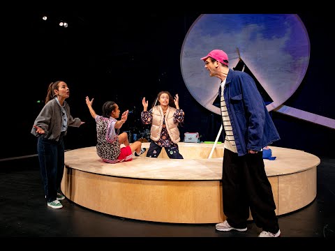 GRIPS Theater - Stücktrailer WOCHE - WOCHE