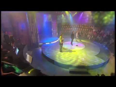 Geraint Griffiths a'r Holl Artistiaid - Un Teulu