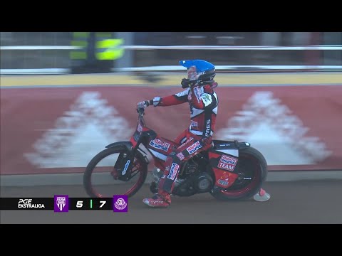 "TRÓJKA" MAKSYMILIANA PAWEŁCZAKA W DEBIUCIE