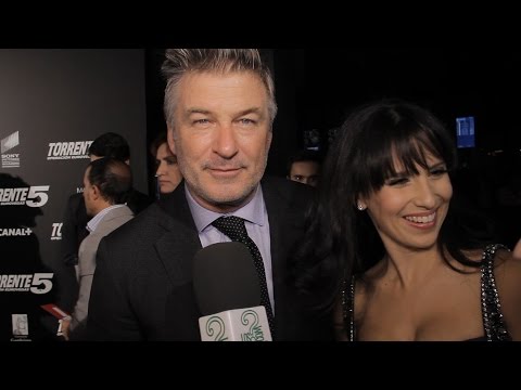 Alec Baldwin e Hilaria Thomas en la premier de Torrente 5