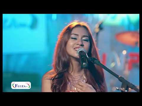 ကမ္ဘာငယ်လေး - အိမ့်ချစ် [Official MV]