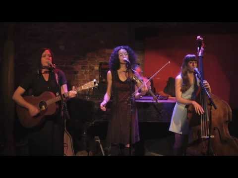 Jan Bell and The Maybelles play 'You'll Never Leave Harlan Alive' (Darrell Scott)