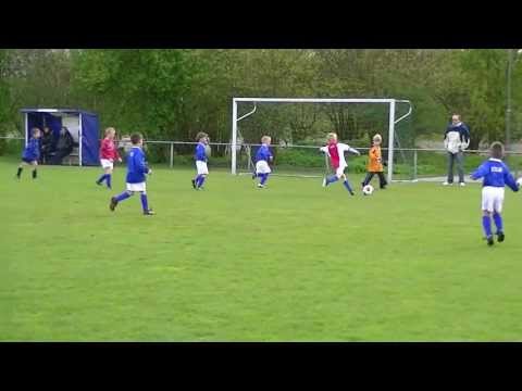 Voetbal oefenwedstrijd Serooskerke F3 - Serooskerke F4   18 april 2012