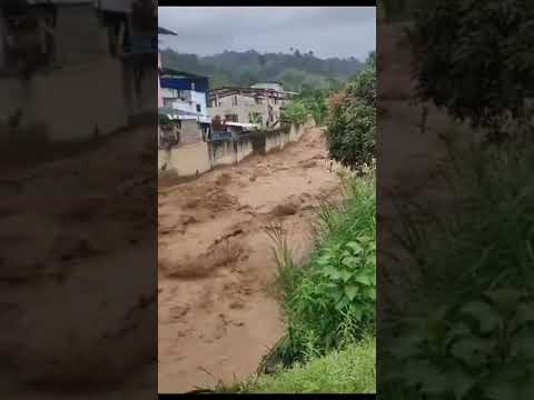 #Ecuador El caudal del río Caluma aumentó en la provincia de Bolívar.