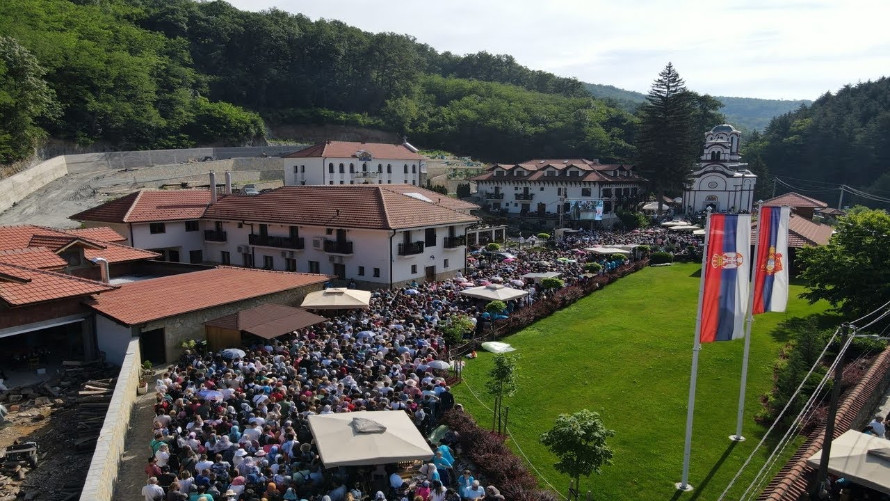 Манастир Тумане и народ