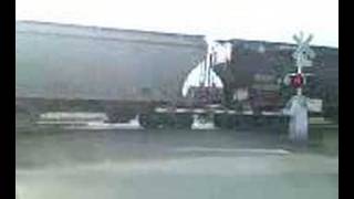 preview picture of video 'BNSF Crossing Near Zurich School'