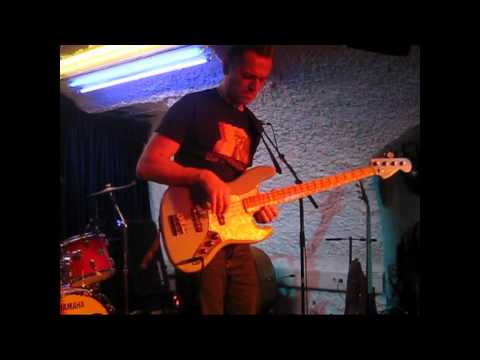 Frowin Ickler a sensational bass solo in Muddys Club Weinheim