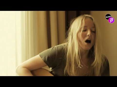 Lissie - When I'm Alone - (exclusive Live in Paris + lyrics)