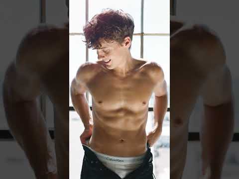 O visual é esportivo e sexy. Hunter Doohan usa a cueca boxer Modern Cotton Stretch. #calvinklein