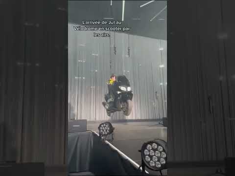 l'arrivée de Jul en showcase #rapfr