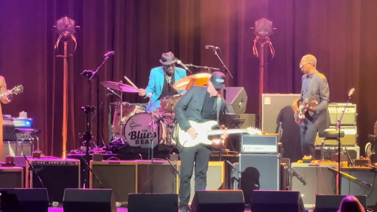 Joe Bonamassa - A Man of Many Words 10-1-26 Radio City Music Hall, NYC - YouTube