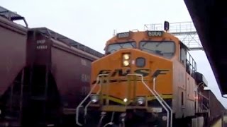 preview picture of video 'Three BNSF Freight Trains in a Half Hour, Galesburg, Illinois'