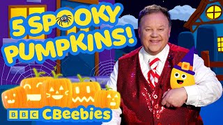 5 Spooky Pumpkins Song 🎃🎵 | CBeebies House Nursery Rhymes with Justin | Halloween Counting Fun 👻