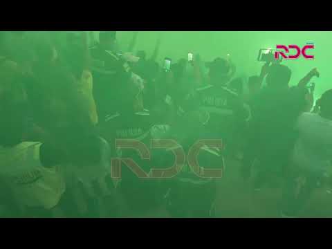 "EL GRAN RECIBIMIENTO DE LOS HINCHAS DE ORIENTE" Barra: Los de Siempre &bull; Club: Oriente Petrolero