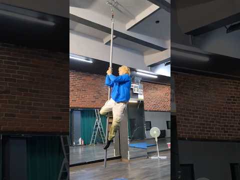 Pole trick, backflip on the Pole #polesport #backflip #aerialpole #fitness #gym #workout #reels