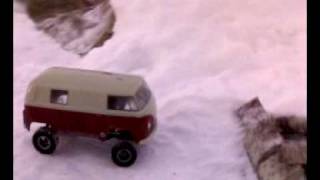 preview picture of video 'VW camper van rc crawler 12'