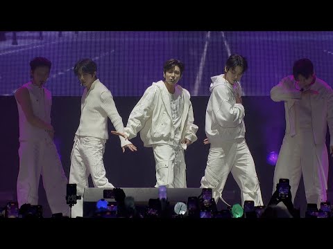 ‘Resist’ stage @ AXE Ceremonia | TXT (투모로우바이투게더)