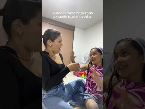 Cuando mi mamá me quiere arrancar el cabello peinándome 😂