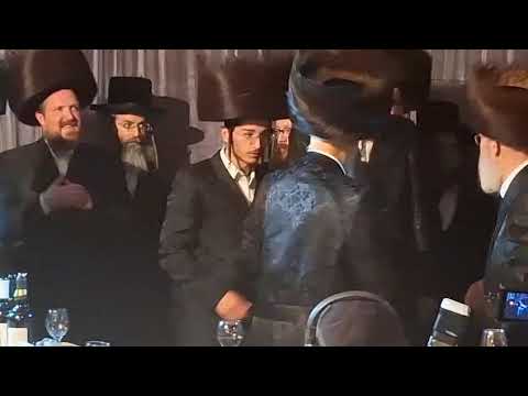 Seret Viznitz Rebbe Dances At A Wedding 