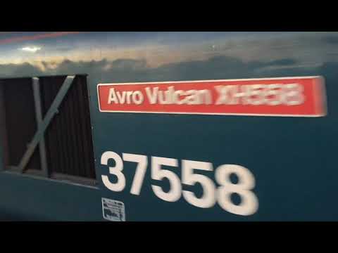 37558 Avro Vulcan XH558 & 37409 LordHinton on the short set Norwich 19.09.19.
