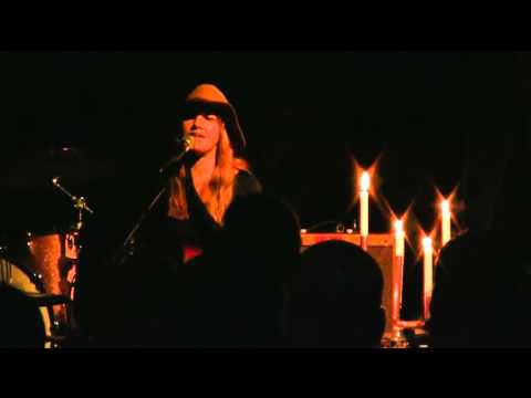 Andrea Lundqvist "Vilka Är Ni", live Östersund 2015