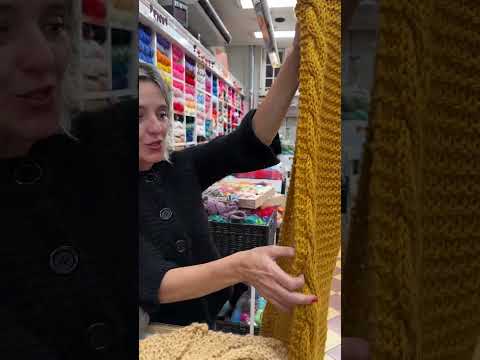 BUFANDA CON CAPUCHA 🧡 Una idea en hilado Madonna para este invierno 🧶 Pasate por Moussa Lanas 🧡